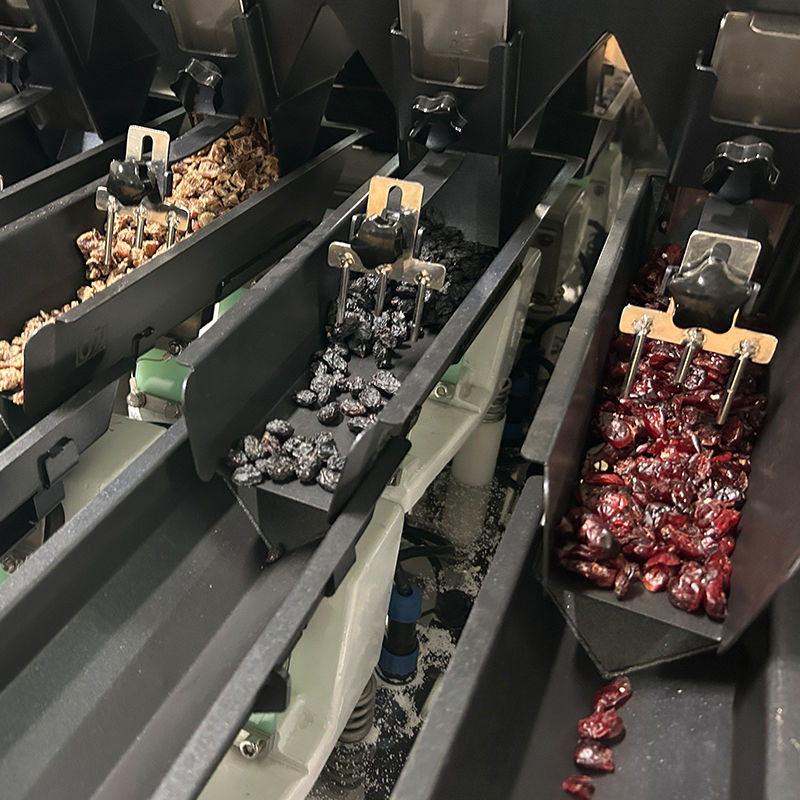 マルチマテリアル 2.5kg ペットフード包装機 マルチヘッド計量機 リニア計量機付き ジッパー付きドイパックパウチ包装用