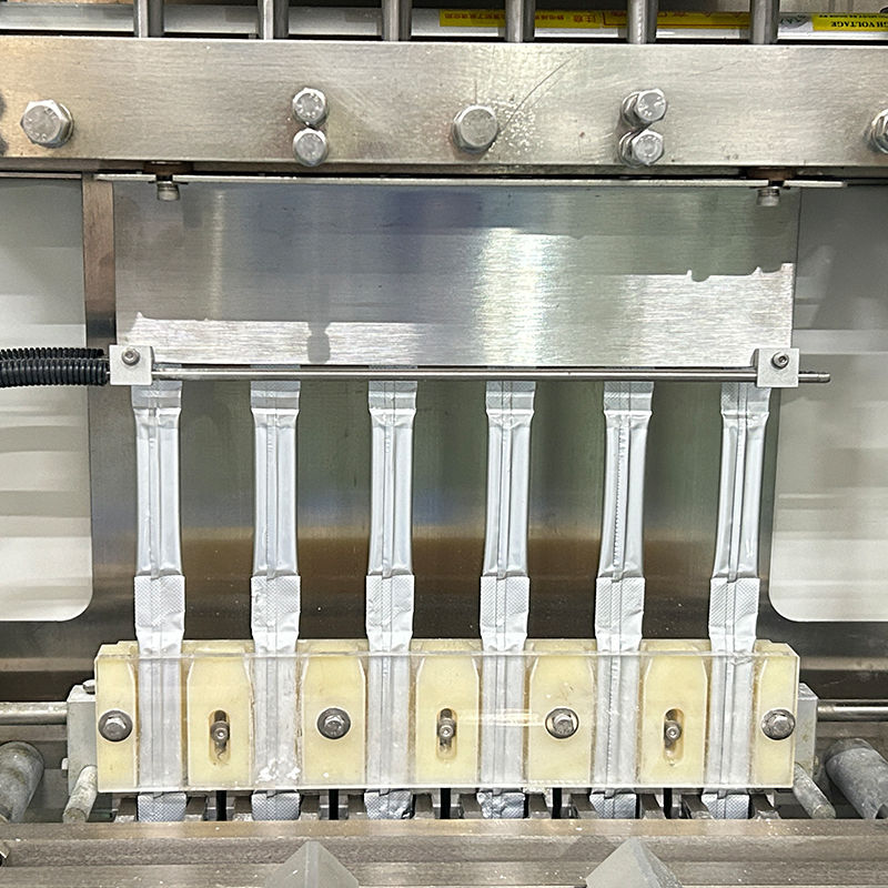 オートマティック マルチレーン サケットスティックパッケージングマシン マルチレーンライン 4 サイドシールポックバッグ 垂直パッケージングマシン