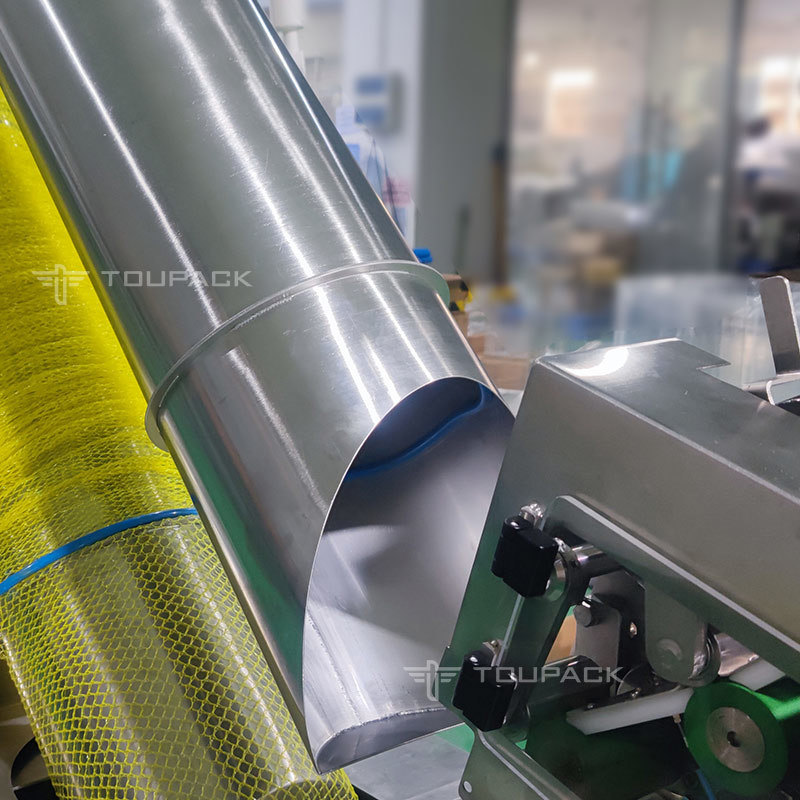 ステープル付きのニンニク・メッシュ・バッグ・パッキング・マシン 半自動ジンジャー・メッシュ・バッグ・クリッピング・パッキング・マシン