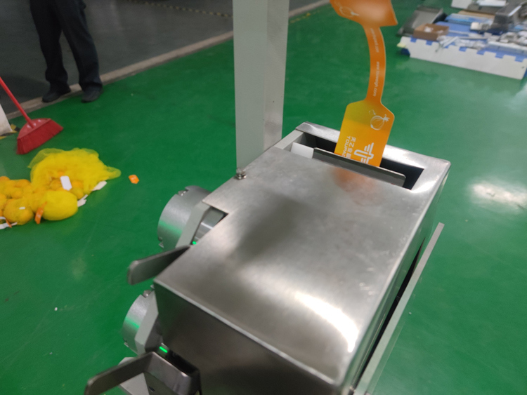 野菜、果物、生姜、ジャガイモ、柑橘類などの包装用自動ネットバッグ充填機、計量範囲3g～5000g